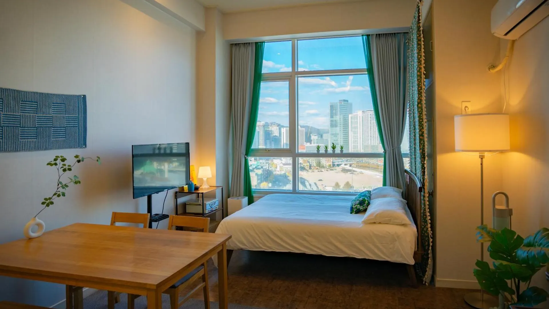 Tiffany & Jessica House - A High Rise Accommodation In Korea With The Most Convenient Transportation, Diverse Shopping Options, And Excellent Access To Popular Attractions Seoul Apartment